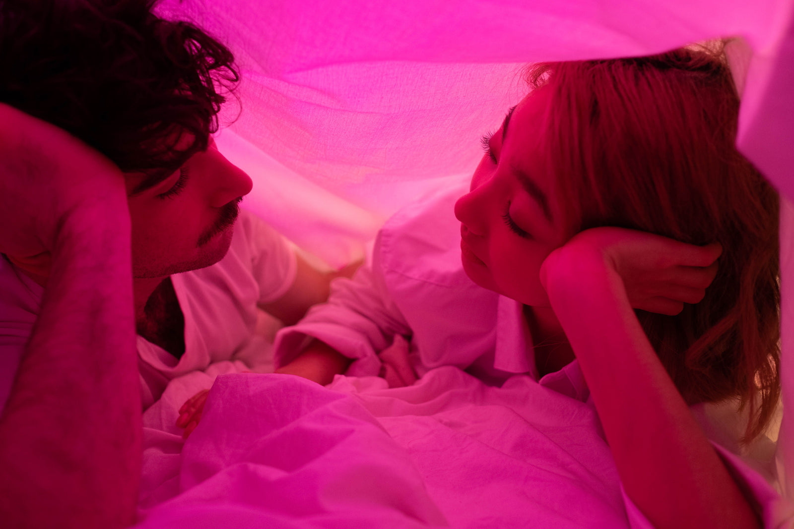 How Ambient Lighting Changes the Mood for Intimacy
